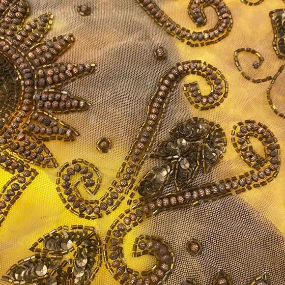 Indian handmade beaded/sequinned mesh tablecloth 42x42 - Picture 7 of 7